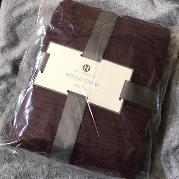 Hotel Collection Other - Brand new Hotel Collection burgundy throw